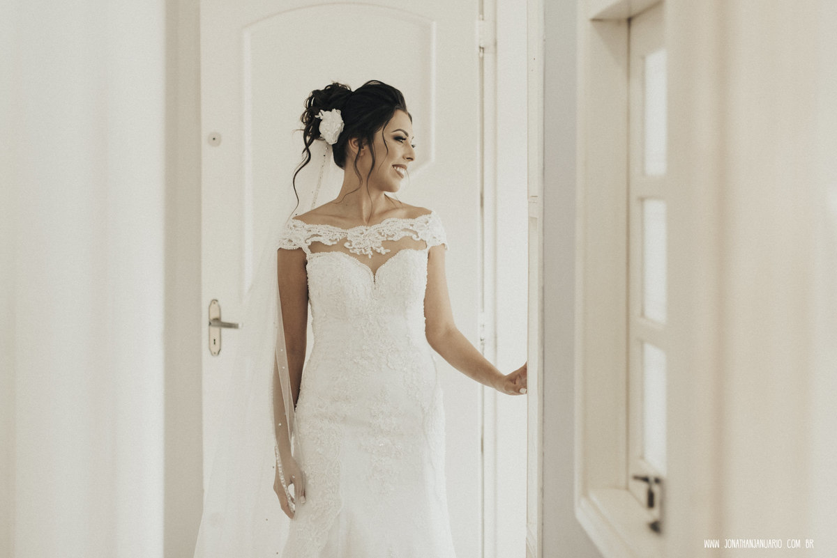  casal apaixonado, natureza, love, amor, Jonathan Januario, foto, fotografia, Araras, leme, limeira,campinas, São Paulo, Rio claro, folk, lifeStyle, montanha, foto na fazenda, casamento de dia, noiva, vestido de noiva, vestida pra casar, lápis de noiva