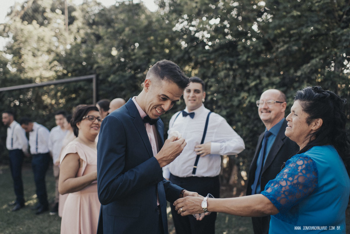  casal apaixonado, natureza, love, amor, Jonathan Januario, foto, fotografia, Araras, leme, limeira,campinas, São Paulo, Rio claro, folk, lifeStyle, montanha, foto na fazenda, casamento de dia, noiva, vestido de noiva, vestida pra casar, lápis de noiva