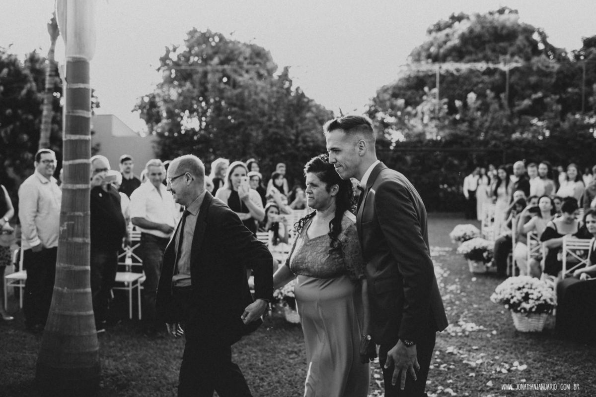  casal apaixonado, natureza, love, amor, Jonathan Januario, foto, fotografia, Araras, leme, limeira,campinas, São Paulo, Rio claro, folk, lifeStyle, montanha, foto na fazenda, casamento de dia, noiva, vestido de noiva, vestida pra casar, lápis de noiva