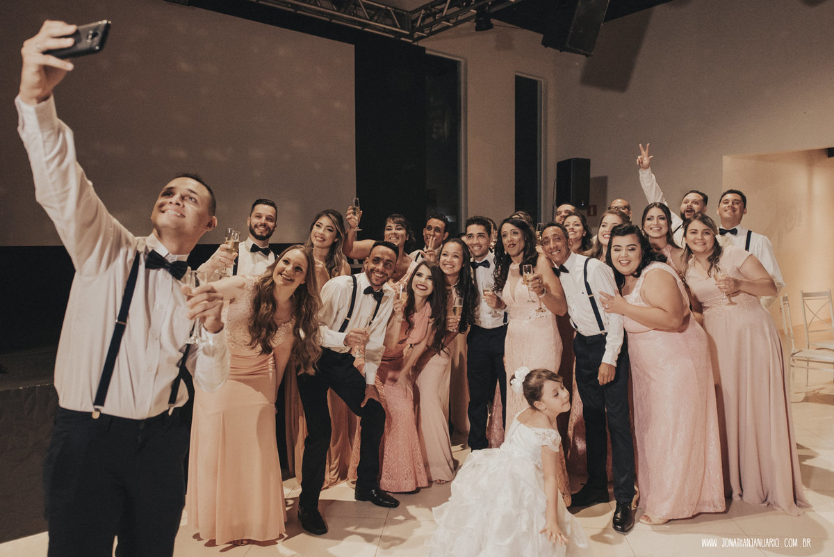  casal apaixonado, natureza, love, amor, Jonathan Januario, foto, fotografia, Araras, leme, limeira,campinas, São Paulo, Rio claro, folk, lifeStyle, montanha, foto na fazenda, casamento de dia, noiva, vestido de noiva, vestida pra casar, lápis de noiva