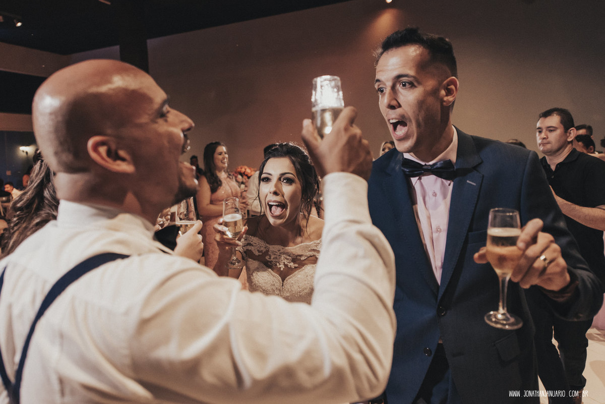  casal apaixonado, natureza, love, amor, Jonathan Januario, foto, fotografia, Araras, leme, limeira,campinas, São Paulo, Rio claro, folk, lifeStyle, montanha, foto na fazenda, casamento de dia, noiva, vestido de noiva, vestida pra casar, lápis de noiva