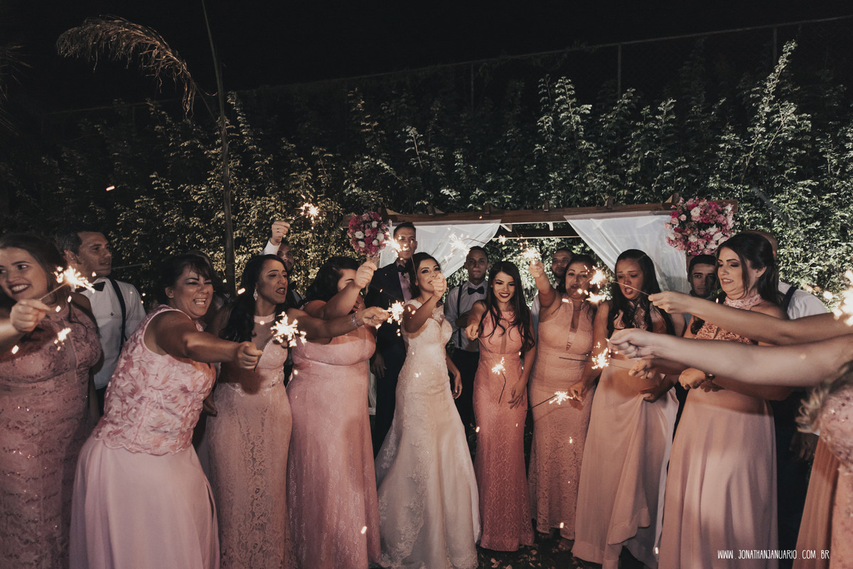  casal apaixonado, natureza, love, amor, Jonathan Januario, foto, fotografia, Araras, leme, limeira,campinas, São Paulo, Rio claro, folk, lifeStyle, montanha, foto na fazenda, casamento de dia, noiva, vestido de noiva, vestida pra casar, lápis de noiva