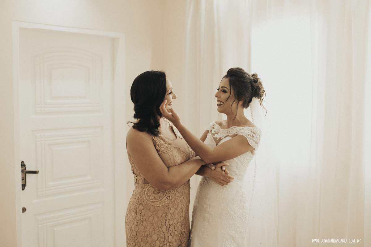  casal apaixonado, natureza, love, amor, Jonathan Januario, foto, fotografia, Araras, leme, limeira,campinas, São Paulo, Rio claro, folk, lifeStyle, montanha, foto na fazenda, casamento de dia, noiva, vestido de noiva, vestida pra casar, lápis de noiva