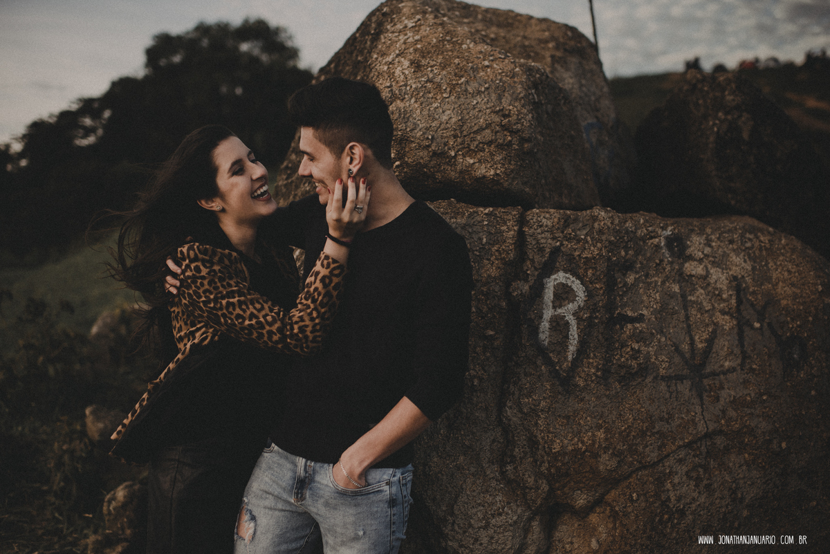 Ensaio em Rio Claro-SP, casal apaixonado, natureza - love, amor, casal, Jonathan Januario, foto, fotografia, Araras, leme, limeira,campinas, São Paulo, folk, lifeStyle, Vsco, montanha, foto na fazenda, pico olho d’agua, Mariporã, foto em montanha