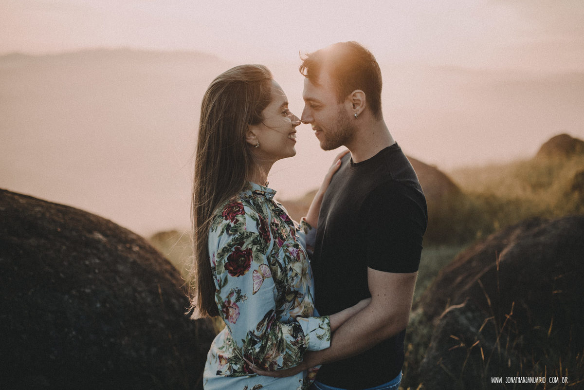 Ensaio em Rio Claro-SP, casal apaixonado, natureza - love, amor, casal, Jonathan Januario, foto, fotografia, Araras, leme, limeira,campinas, São Paulo, folk, lifeStyle, Vsco, montanha, foto na fazenda, pico olho d’agua, Mariporã, foto em montanha