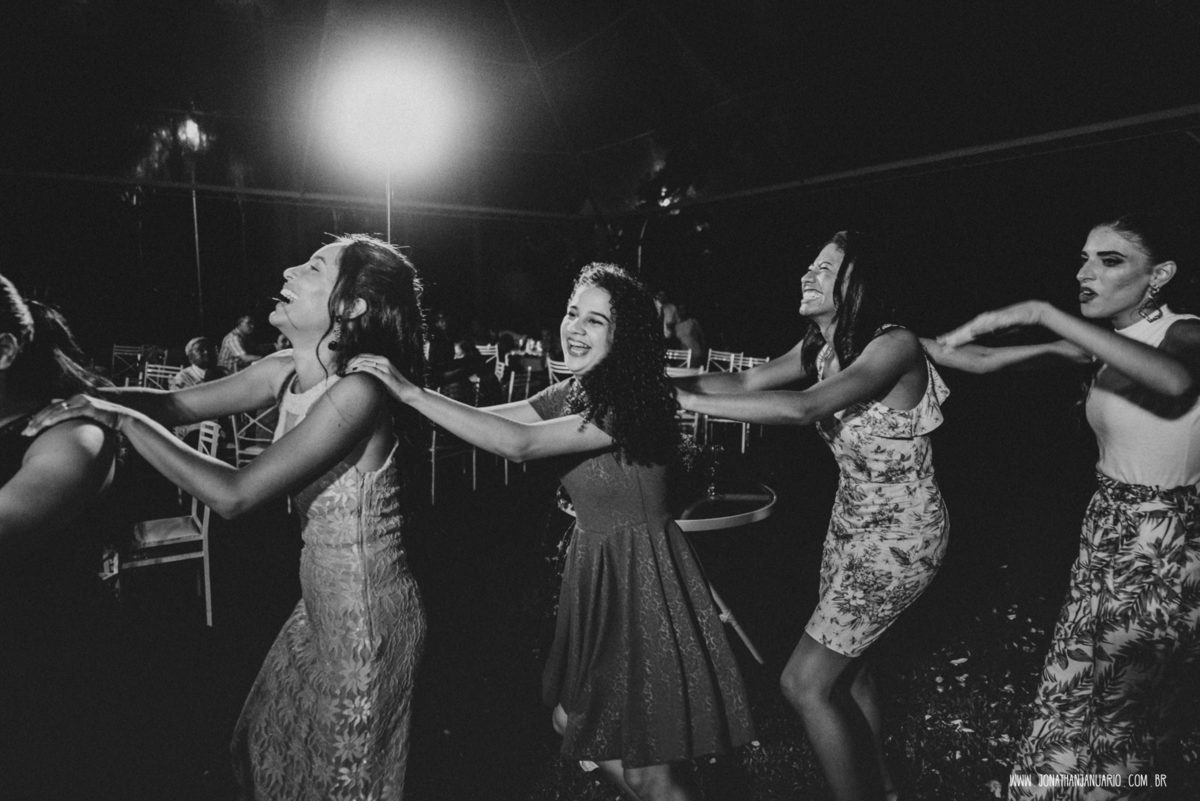 casal apaixonado, love, amor, Jonathan Januario, foto, fotografia, Araras, leme, limeira,campinas, São Paulo, Rio claro, folk, lifeStyle, foto na fazenda, casamento de dia, noiva, vestido de noiva, vestida pra casar, lápis de noiva, fazenda jaragua