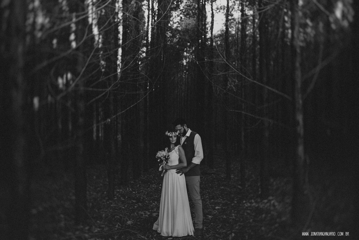 casal apaixonado, natureza, love, amor, Jonathan Januario, foto, fotografia, Araras, leme, limeira,campinas, São Paulo, Rio claro, folk, lifeStyle, montanha, foto na fazenda, casamento de dia, noiva, vestido de noiva, vestida pra casar, lápis de noiva