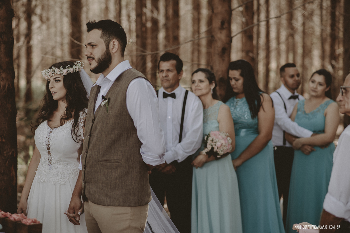 casal apaixonado, natureza, love, amor, Jonathan Januario, foto, fotografia, Araras, leme, limeira,campinas, São Paulo, Rio claro, folk, lifeStyle, montanha, foto na fazenda, casamento de dia, noiva, vestido de noiva, vestida pra casar, lápis de noiva