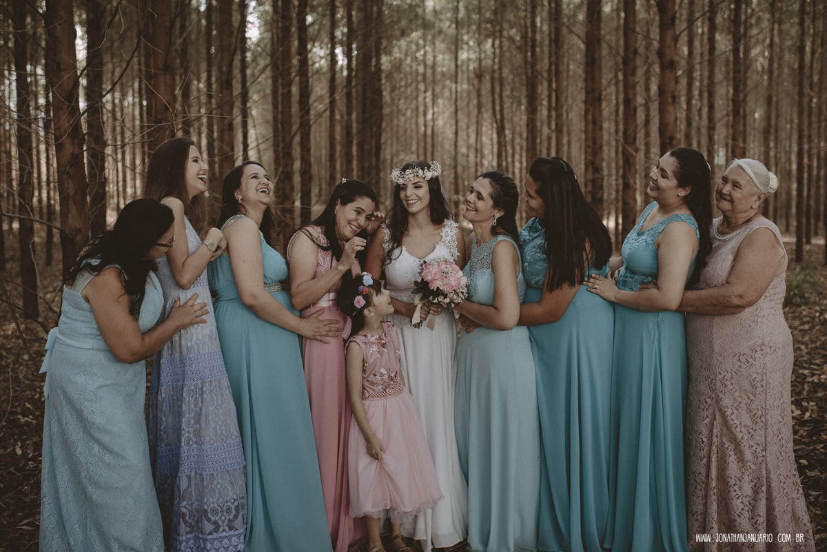 casal apaixonado, natureza, love, amor, Jonathan Januario, foto, fotografia, Araras, leme, limeira,campinas, São Paulo, Rio claro, folk, lifeStyle, montanha, foto na fazenda, casamento de dia, noiva, vestido de noiva, vestida pra casar, lápis de noiva