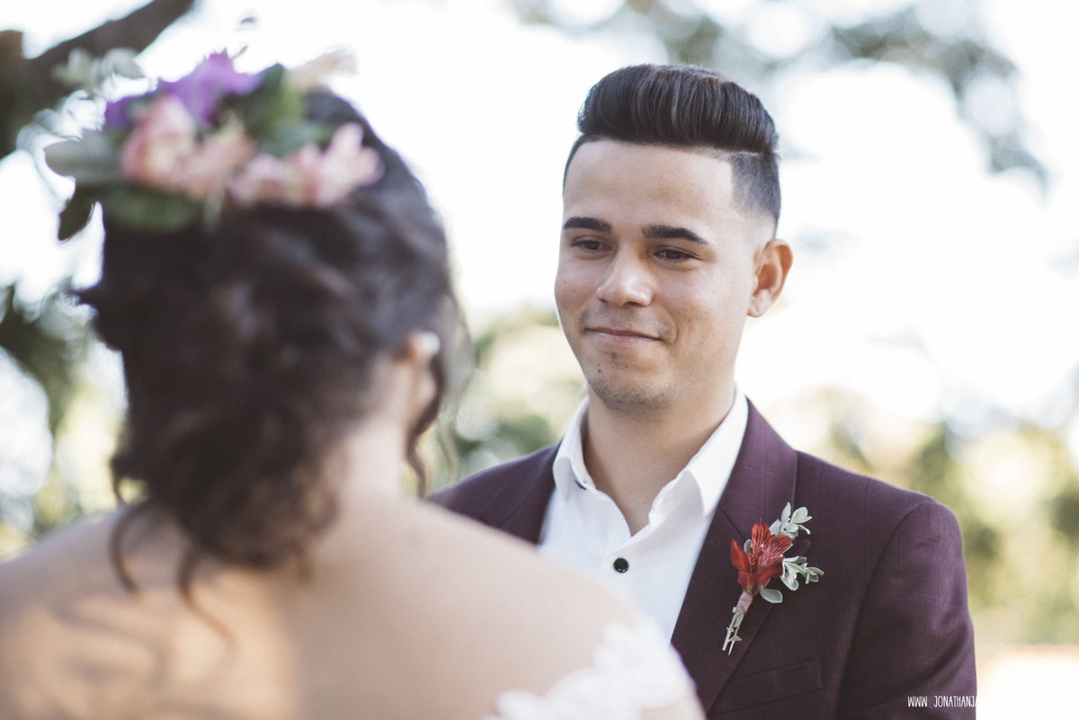 casal apaixonado, natureza, love, amor, Jonathan Januario, foto, fotografia, Araras, leme, limeira,campinas, São Paulo, Rio claro, folk, lifeStyle, montanha, foto na fazenda, casamento de dia, noiva, vestido de noiva, vestida pra casar, lápis de noiva
