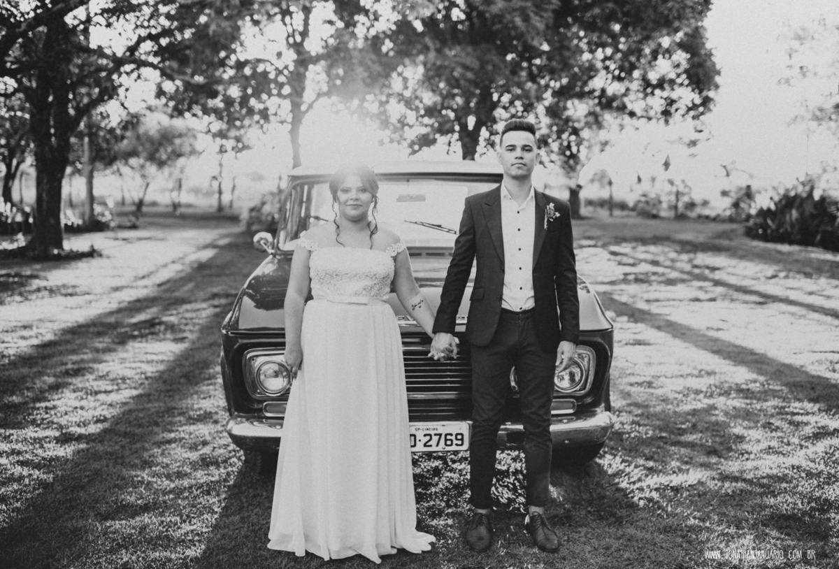 casal apaixonado, natureza, love, amor, Jonathan Januario, foto, fotografia, Araras, leme, limeira,campinas, São Paulo, Rio claro, folk, lifeStyle, montanha, foto na fazenda, casamento de dia, noiva, vestido de noiva, vestida pra casar, lápis de noiva