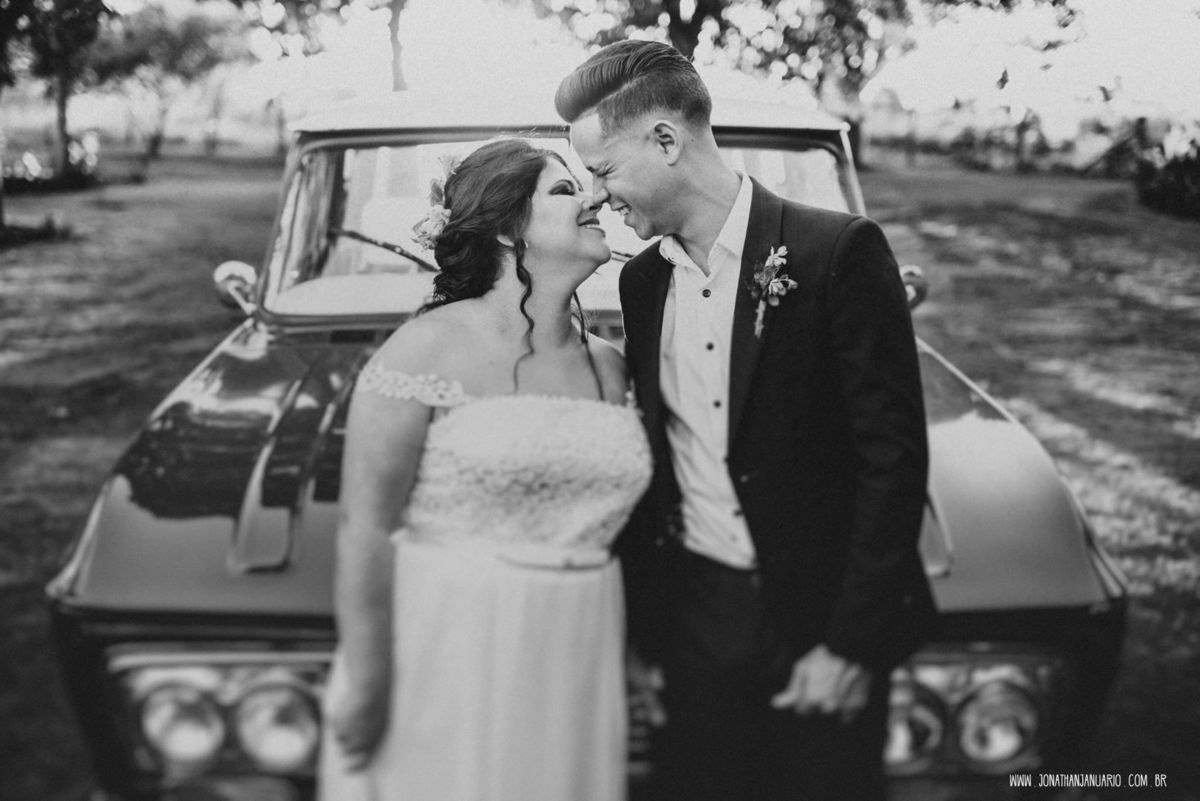 casal apaixonado, natureza, love, amor, Jonathan Januario, foto, fotografia, Araras, leme, limeira,campinas, São Paulo, Rio claro, folk, lifeStyle, montanha, foto na fazenda, casamento de dia, noiva, vestido de noiva, vestida pra casar, lápis de noiva