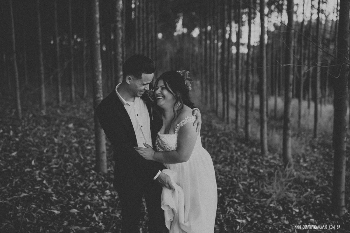 casal apaixonado, natureza, love, amor, Jonathan Januario, foto, fotografia, Araras, leme, limeira,campinas, São Paulo, Rio claro, folk, lifeStyle, montanha, foto na fazenda, casamento de dia, noiva, vestido de noiva, vestida pra casar, lápis de noiva