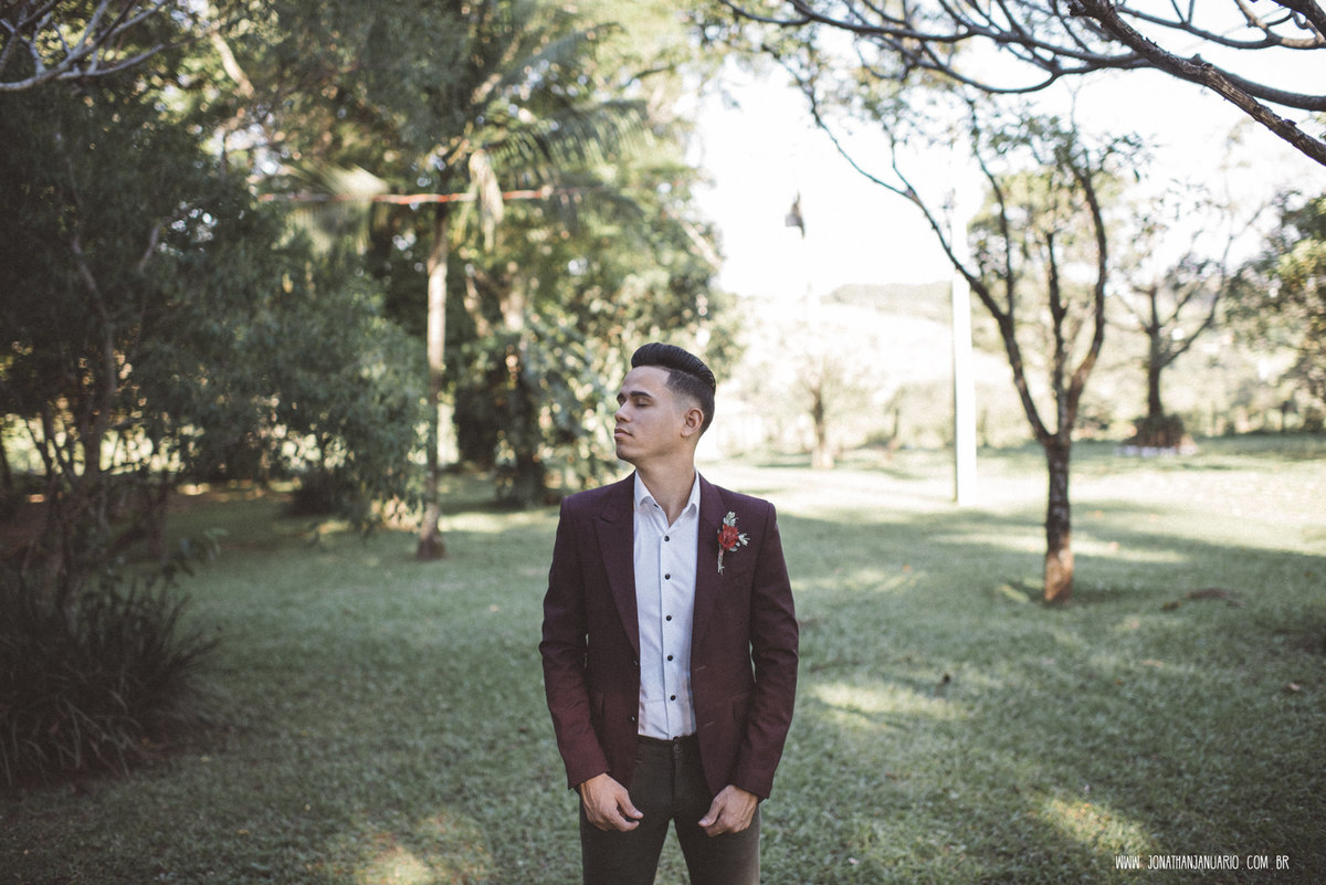 casal apaixonado, natureza, love, amor, Jonathan Januario, foto, fotografia, Araras, leme, limeira,campinas, São Paulo, Rio claro, folk, lifeStyle, montanha, foto na fazenda, casamento de dia, noiva, vestido de noiva, vestida pra casar, lápis de noiva