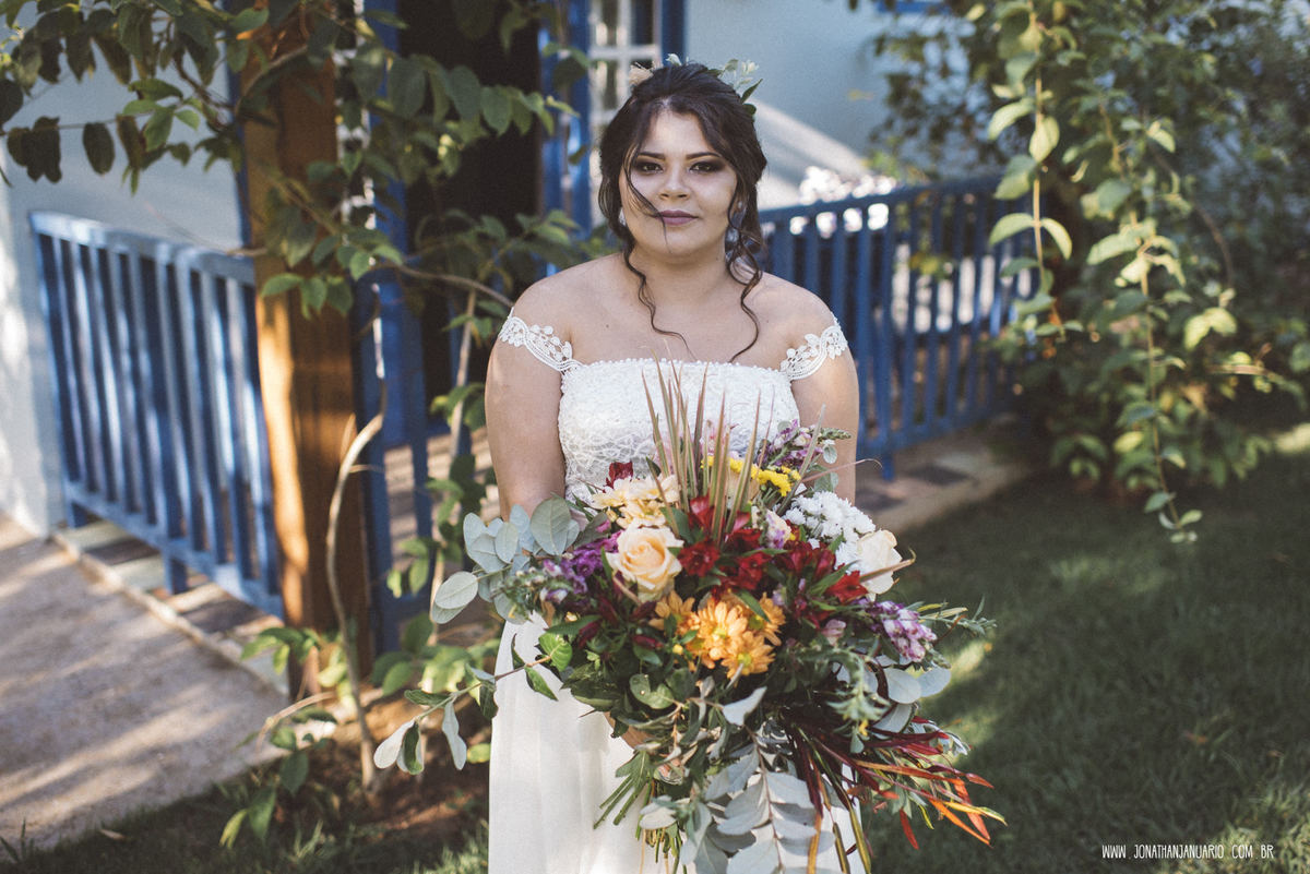 casal apaixonado, natureza, love, amor, Jonathan Januario, foto, fotografia, Araras, leme, limeira,campinas, São Paulo, Rio claro, folk, lifeStyle, montanha, foto na fazenda, casamento de dia, noiva, vestido de noiva, vestida pra casar, lápis de noiva