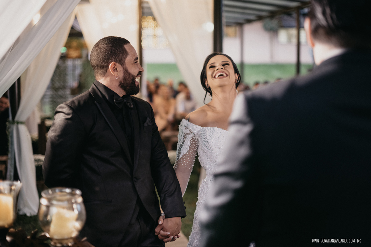  casal apaixonado, natureza, love, amor, Jonathan Januario, foto, fotografia, Araras, leme, limeira,campinas, São Paulo, Rio claro, folk, lifeStyle, montanha, foto na fazenda, casamento de dia, noiva, vestido de noiva, vestida pra casar, lápis de noiva