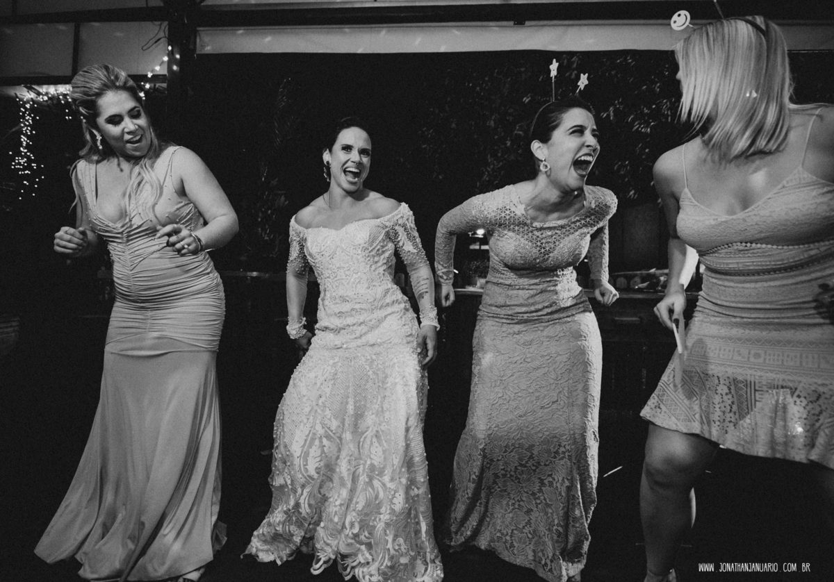  casal apaixonado, natureza, love, amor, Jonathan Januario, foto, fotografia, Araras, leme, limeira,campinas, São Paulo, Rio claro, folk, lifeStyle, montanha, foto na fazenda, casamento de dia, noiva, vestido de noiva, vestida pra casar, lápis de noiva