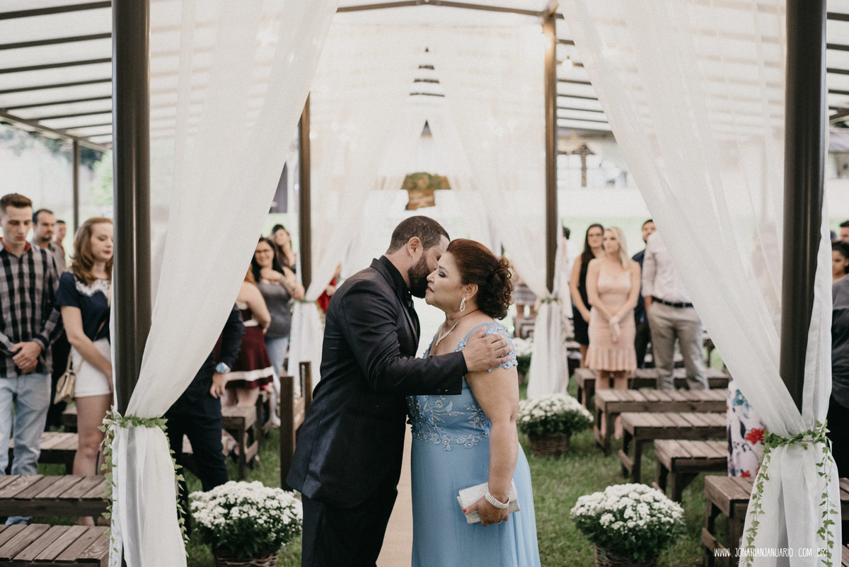  casal apaixonado, natureza, love, amor, Jonathan Januario, foto, fotografia, Araras, leme, limeira,campinas, São Paulo, Rio claro, folk, lifeStyle, montanha, foto na fazenda, casamento de dia, noiva, vestido de noiva, vestida pra casar, lápis de noiva