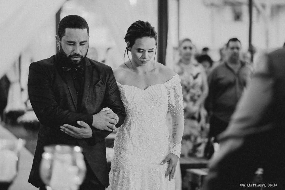  casal apaixonado, natureza, love, amor, Jonathan Januario, foto, fotografia, Araras, leme, limeira,campinas, São Paulo, Rio claro, folk, lifeStyle, montanha, foto na fazenda, casamento de dia, noiva, vestido de noiva, vestida pra casar, lápis de noiva