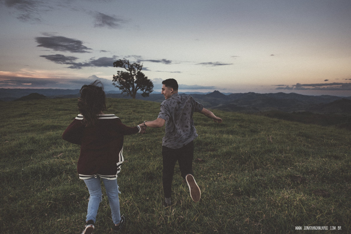 Ensaio em Itirapina, casal apaixonado, natureza - love, amor, casal, Jonathan Januario, foto, fotografia, Araras, leme, limeira,campinas, São Paulo, folk, lifeStyle, Vsco, montanha, foto na fazenda, pico do cruzeiro do sul, Mariporã, foto em montanha