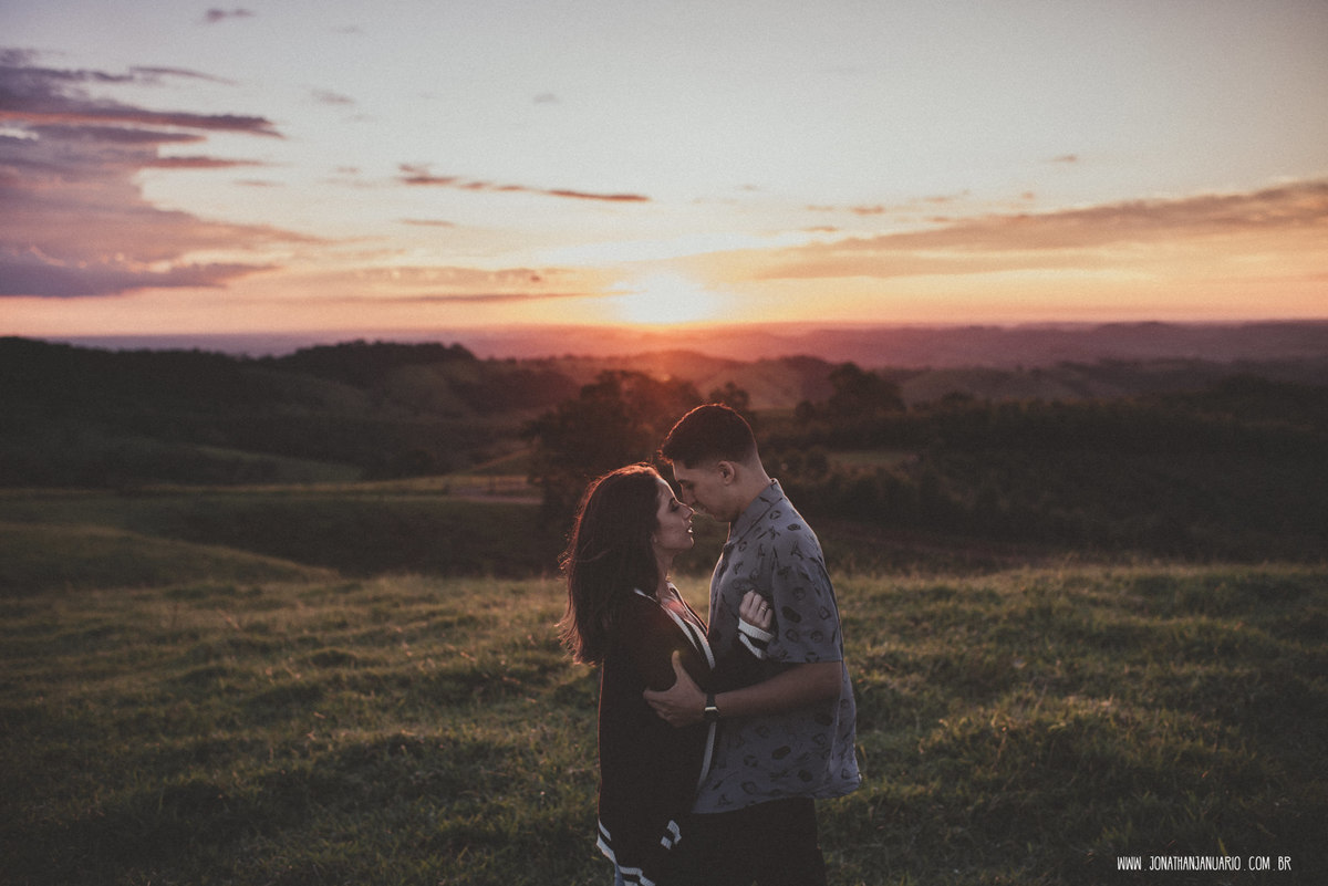 Ensaio em Itirapina, casal apaixonado, natureza - love, amor, casal, Jonathan Januario, foto, fotografia, Araras, leme, limeira,campinas, São Paulo, folk, lifeStyle, Vsco, montanha, foto na fazenda, pico do cruzeiro do sul, Mariporã, foto em montanha