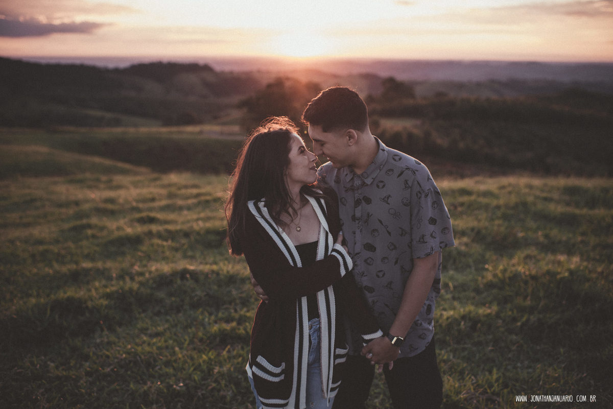 Ensaio em Itirapina, casal apaixonado, natureza - love, amor, casal, Jonathan Januario, foto, fotografia, Araras, leme, limeira,campinas, São Paulo, folk, lifeStyle, Vsco, montanha, foto na fazenda, pico do cruzeiro do sul, Mariporã, foto em montanha
