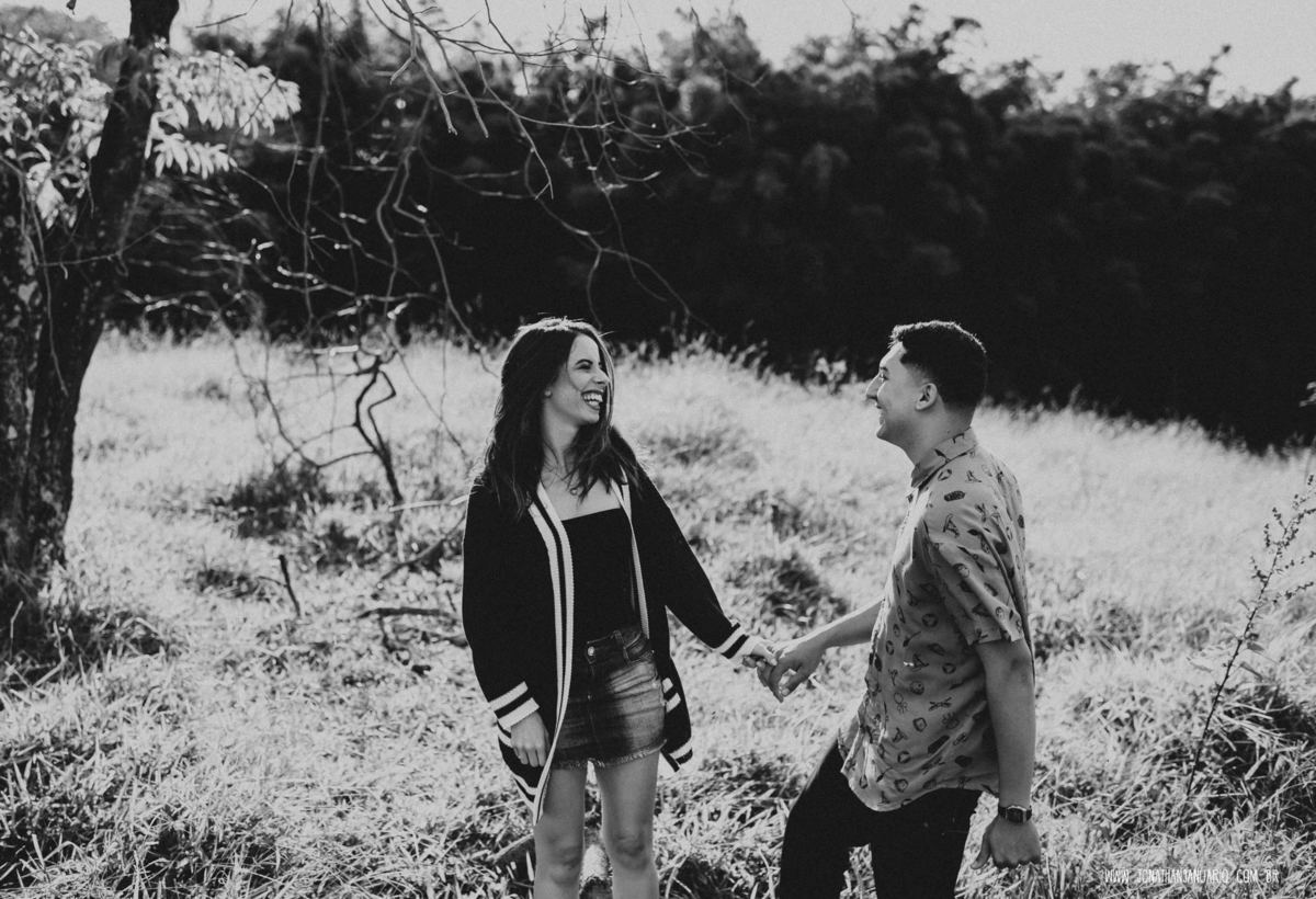 Ensaio em Itirapina, casal apaixonado, natureza - love, amor, casal, Jonathan Januario, foto, fotografia, Araras, leme, limeira,campinas, São Paulo, folk, lifeStyle, Vsco, montanha, foto na fazenda, pico do cruzeiro do sul, Mariporã, foto em montanha