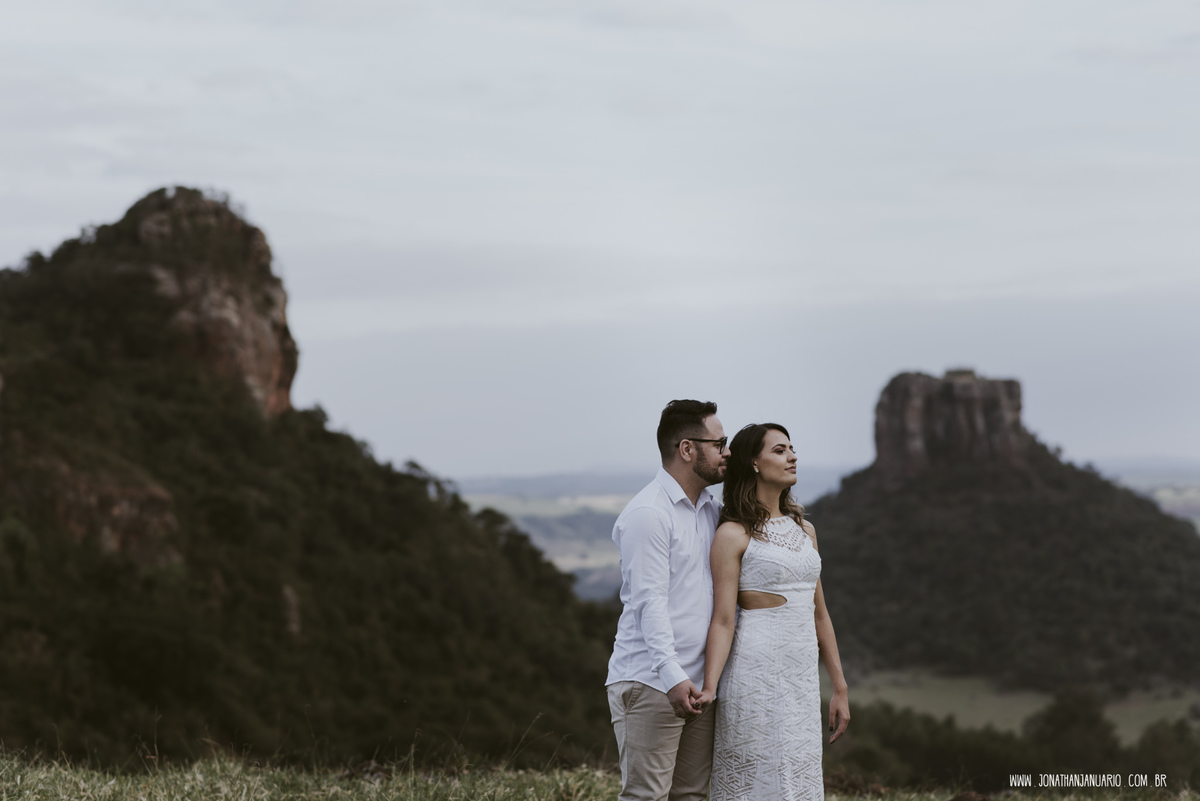 Ensaio em Rio Claro-SP, casal apaixonado, natureza - love, amor, casal, Jonathan Januario, foto, fotografia, Araras, leme, limeira,campinas, São Paulo, folk, lifeStyle, Vsco, montanha, foto na fazenda, foto em montanha, Analandia, morro do cuscuzeiro