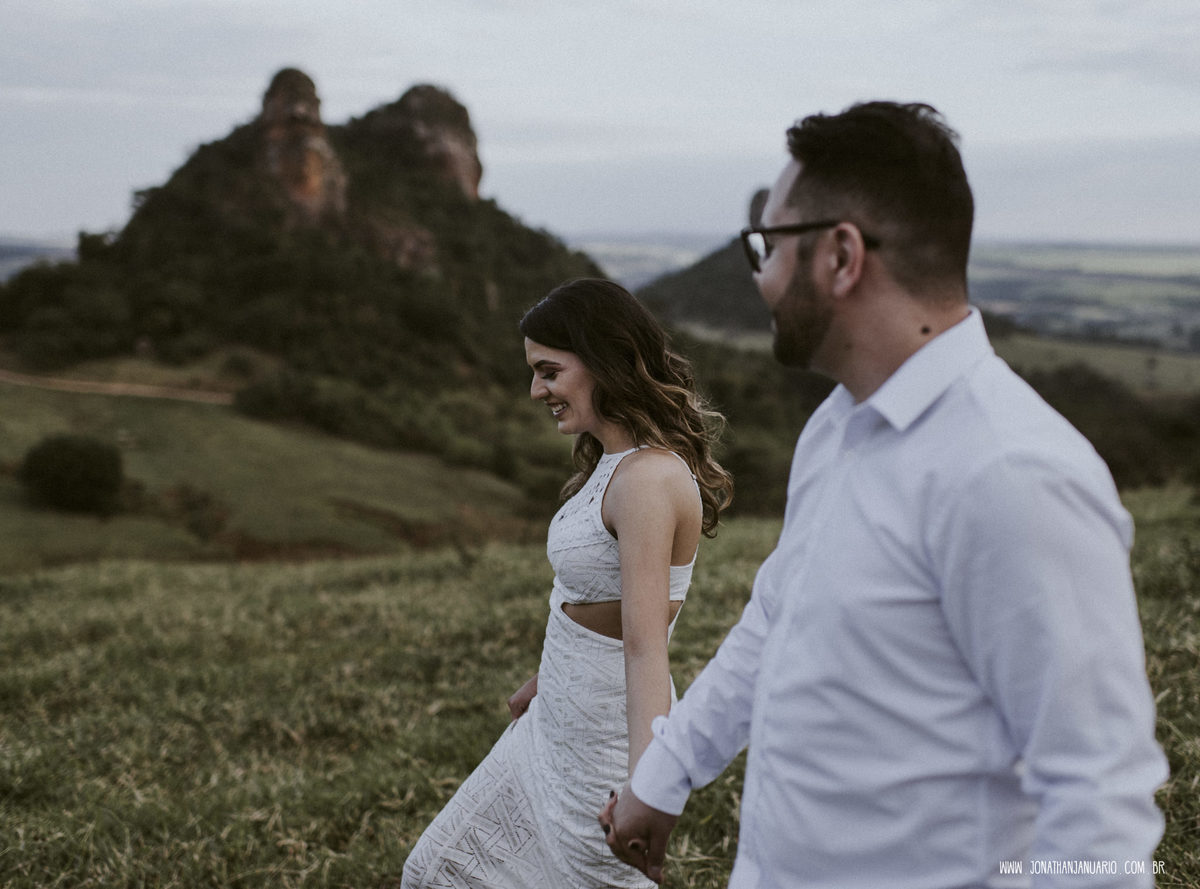 Ensaio em Rio Claro-SP, casal apaixonado, natureza - love, amor, casal, Jonathan Januario, foto, fotografia, Araras, leme, limeira,campinas, São Paulo, folk, lifeStyle, Vsco, montanha, foto na fazenda, foto em montanha, Analandia, morro do cuscuzeiro