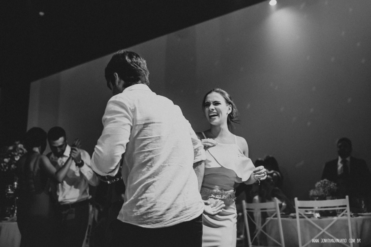 casal de medicos, medicos, Jonathan Januario, foto, fotografia, Araras, leme, limeira,campinas, São Paulo, Rio claro, lifeStyle, foto na fazenda, casamento de noite, noiva, vestido de noiva, vestida pra casar, lápis de noiva, casamento chique, igreja