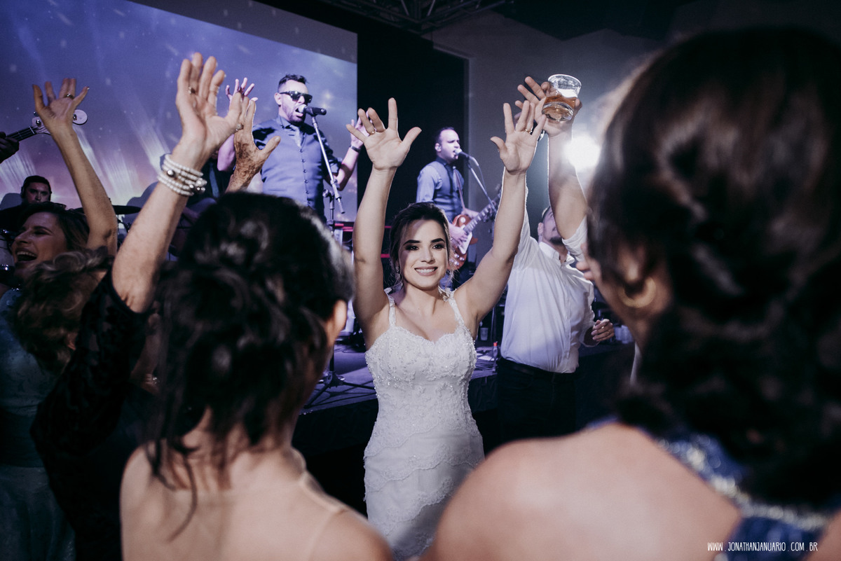 casal de medicos, medicos, Jonathan Januario, foto, fotografia, Araras, leme, limeira,campinas, São Paulo, Rio claro, lifeStyle, foto na fazenda, casamento de noite, noiva, vestido de noiva, vestida pra casar, lápis de noiva, casamento chique, igreja