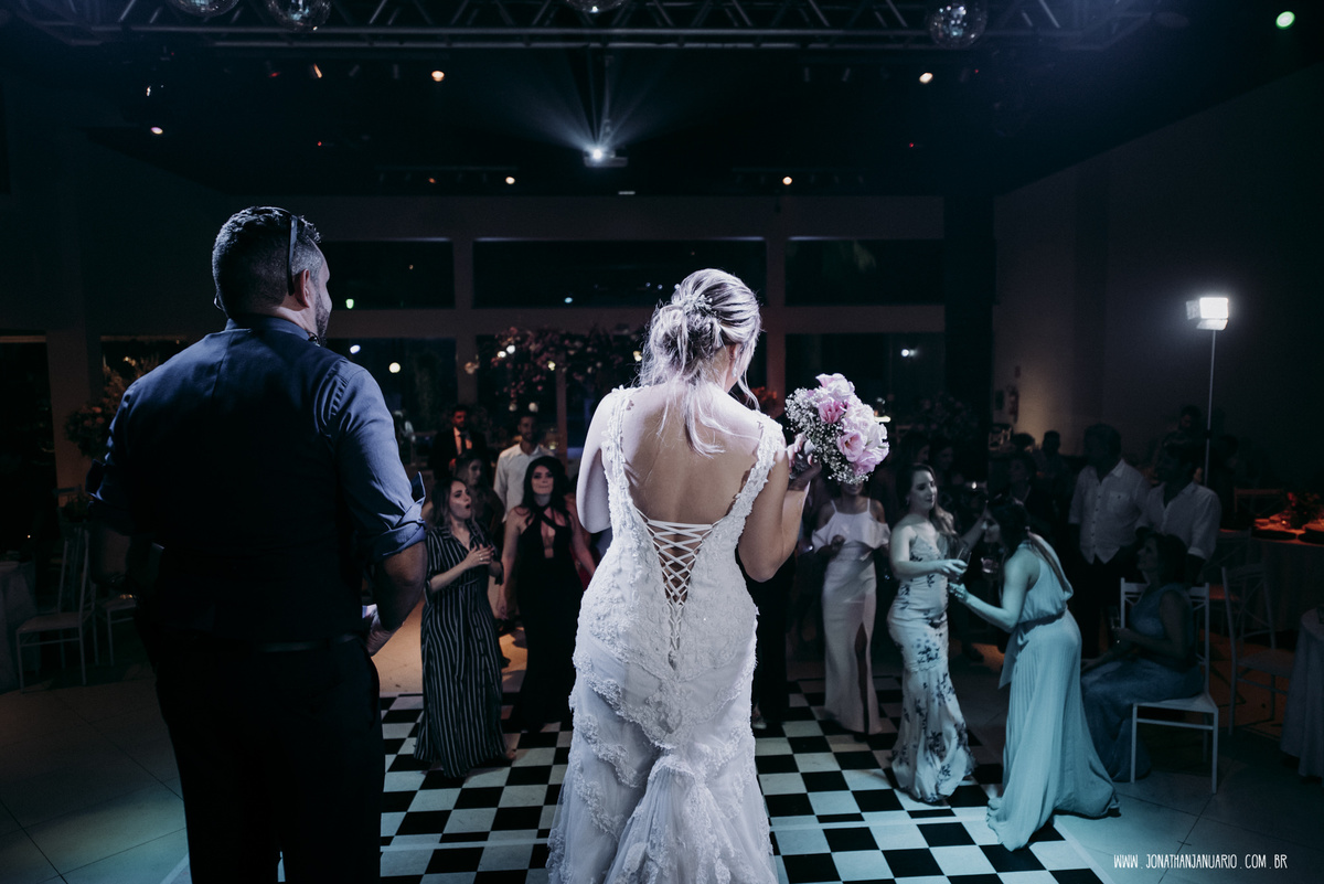 casal de medicos, medicos, Jonathan Januario, foto, fotografia, Araras, leme, limeira,campinas, São Paulo, Rio claro, lifeStyle, foto na fazenda, casamento de noite, noiva, vestido de noiva, vestida pra casar, lápis de noiva, casamento chique, igreja