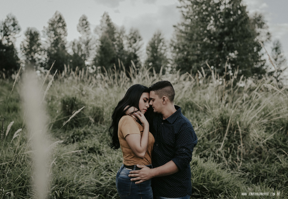 Ensaio em Rio Claro-SP, casal apaixonado, natureza - love, amor, casal, Jonathan Januario, foto, fotografia, Araras, leme, limeira,campinas, São Paulo, folk, lifeStyle, Vsco, montanha, morro do cruzeiro, Minas pico olho d’agua, Itirapina, foto em montanha