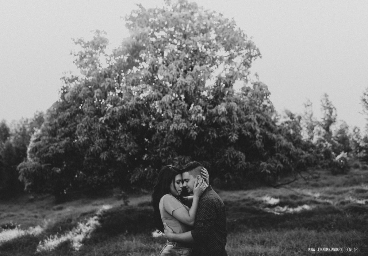 Ensaio em Rio Claro-SP, casal apaixonado, natureza - love, amor, casal, Jonathan Januario, foto, fotografia, Araras, leme, limeira,campinas, São Paulo, folk, lifeStyle, Vsco, montanha, morro do cruzeiro, Minas pico olho d’agua, Itirapina, foto em montanha