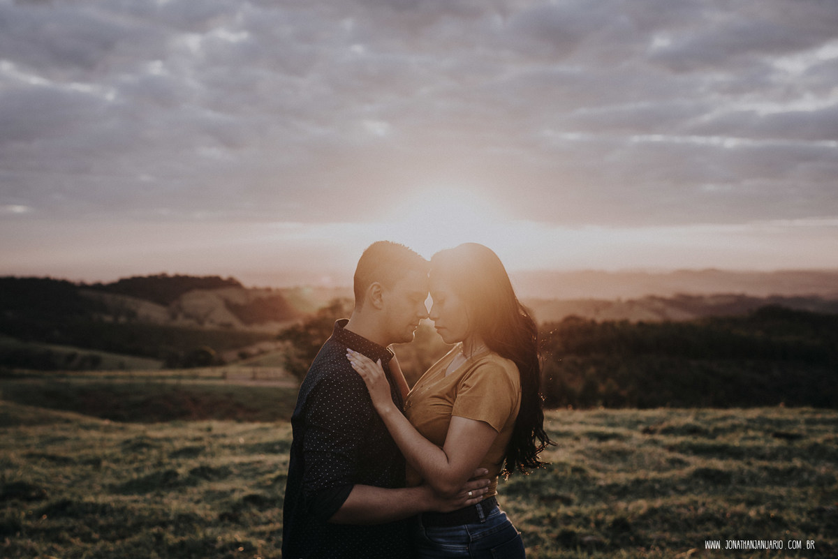 Ensaio em Rio Claro-SP, casal apaixonado, natureza - love, amor, casal, Jonathan Januario, foto, fotografia, Araras, leme, limeira,campinas, São Paulo, folk, lifeStyle, Vsco, montanha, morro do cruzeiro, Minas pico olho d’agua, Itirapina, foto em montanha