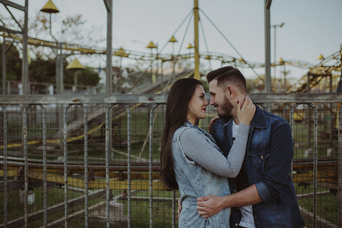 Ensaio em Rio Claro-SP, casal apaixonado, love, amor, casal, Jonathan Januario, foto, fotografia, Araras, leme, limeira,campinas, São Paulo, folk, lifeStyle, Vsco, jaguariuna, foto no parque de diversao, Hopi Hari, parquinho, casal montanha russa 