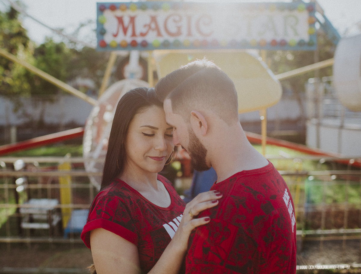 Ensaio em Rio Claro-SP, casal apaixonado, love, amor, casal, Jonathan Januario, foto, fotografia, Araras, leme, limeira,campinas, São Paulo, folk, lifeStyle, Vsco, jaguariuna, foto no parque de diversao, Hopi Hari, parquinho, casal montanha russa 