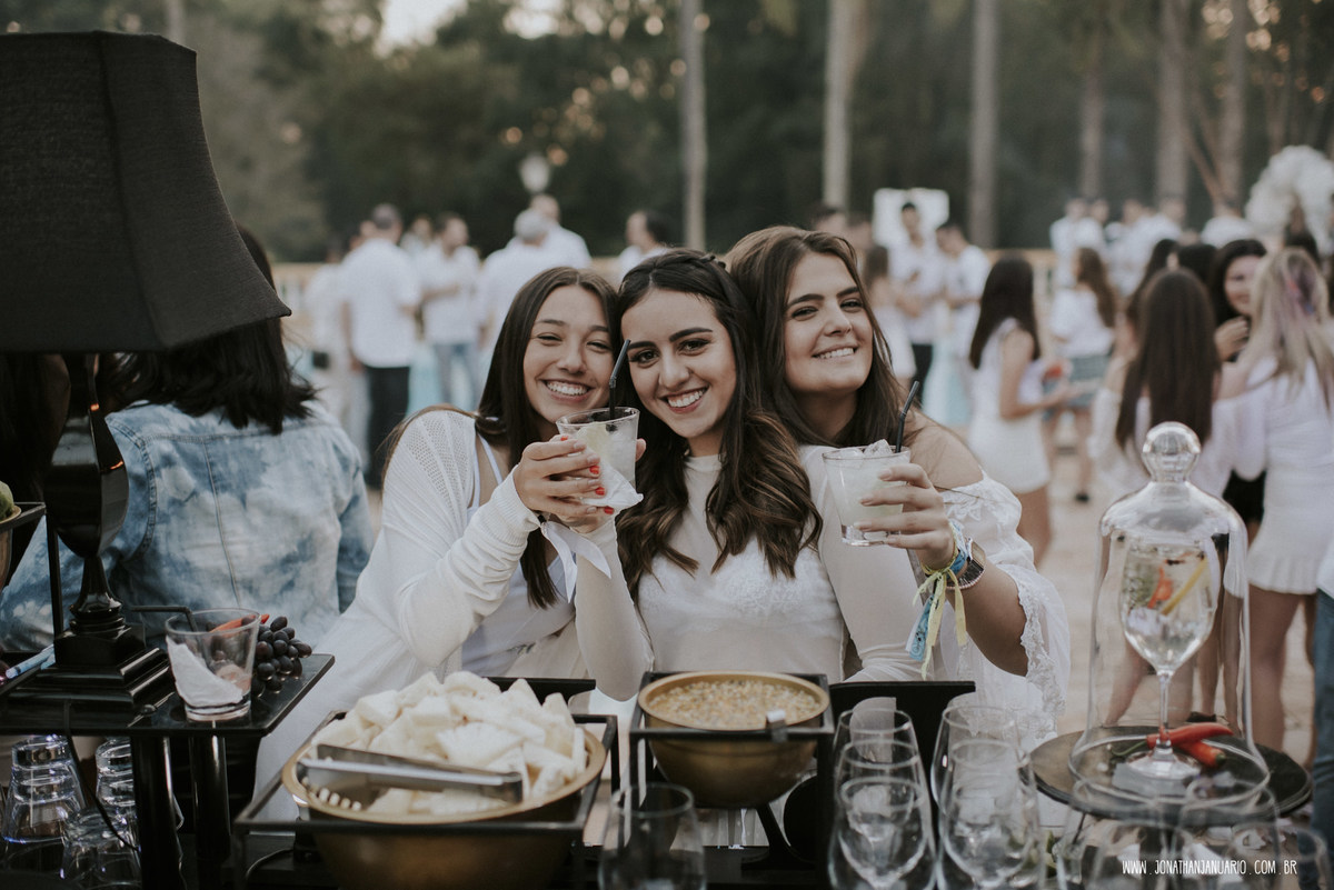 love, amor, Jonathan Januario, foto, fotografia, Araras, leme, limeira,campinas, São Paulo, 15 anos, funk, noivinha, novinha dançando, funk pesado, aniversario 15 anos, Fritz araras, debutante, festa chique, bebida