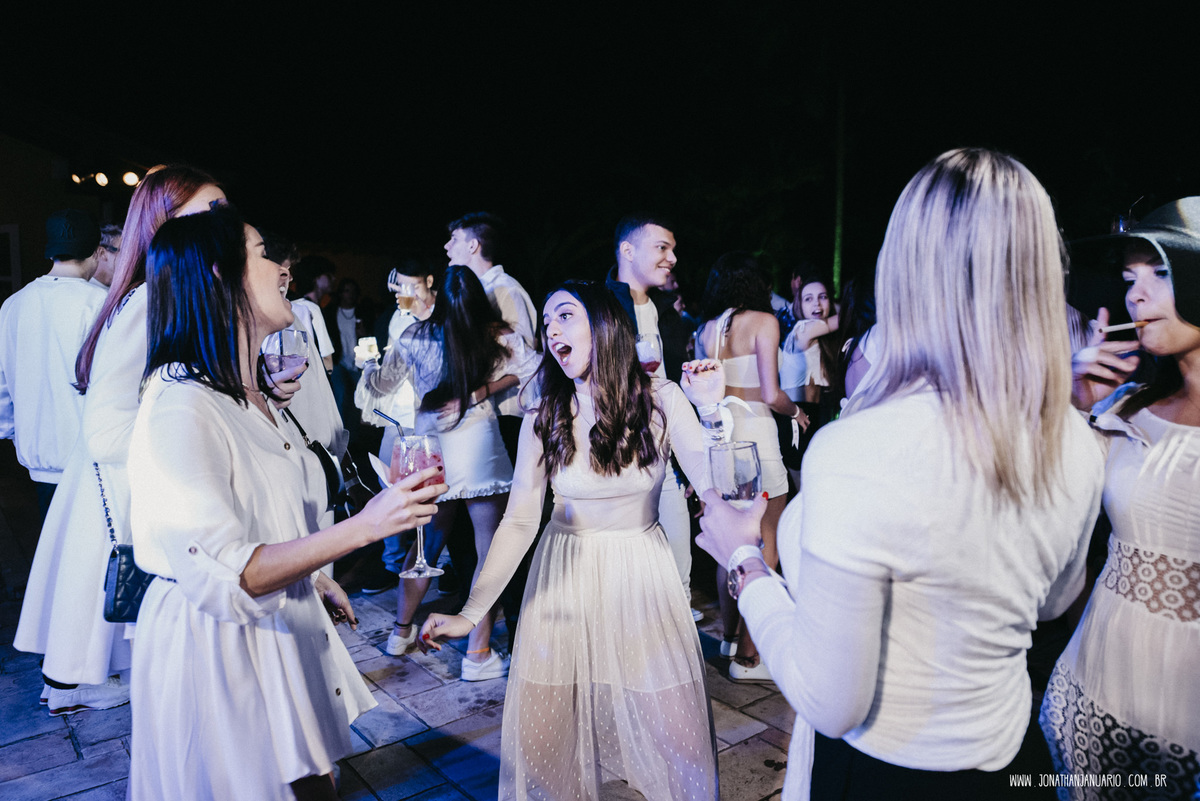 love, amor, Jonathan Januario, foto, fotografia, Araras, leme, limeira,campinas, São Paulo, 15 anos, funk, noivinha, novinha dançando, funk pesado, aniversario 15 anos, Fritz araras, debutante, festa chique, bebida