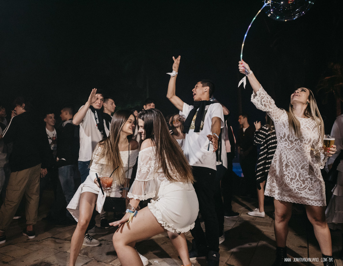 love, amor, Jonathan Januario, foto, fotografia, Araras, leme, limeira,campinas, São Paulo, 15 anos, funk, noivinha, novinha dançando, funk pesado, aniversario 15 anos, Fritz araras, debutante, festa chique, bebida