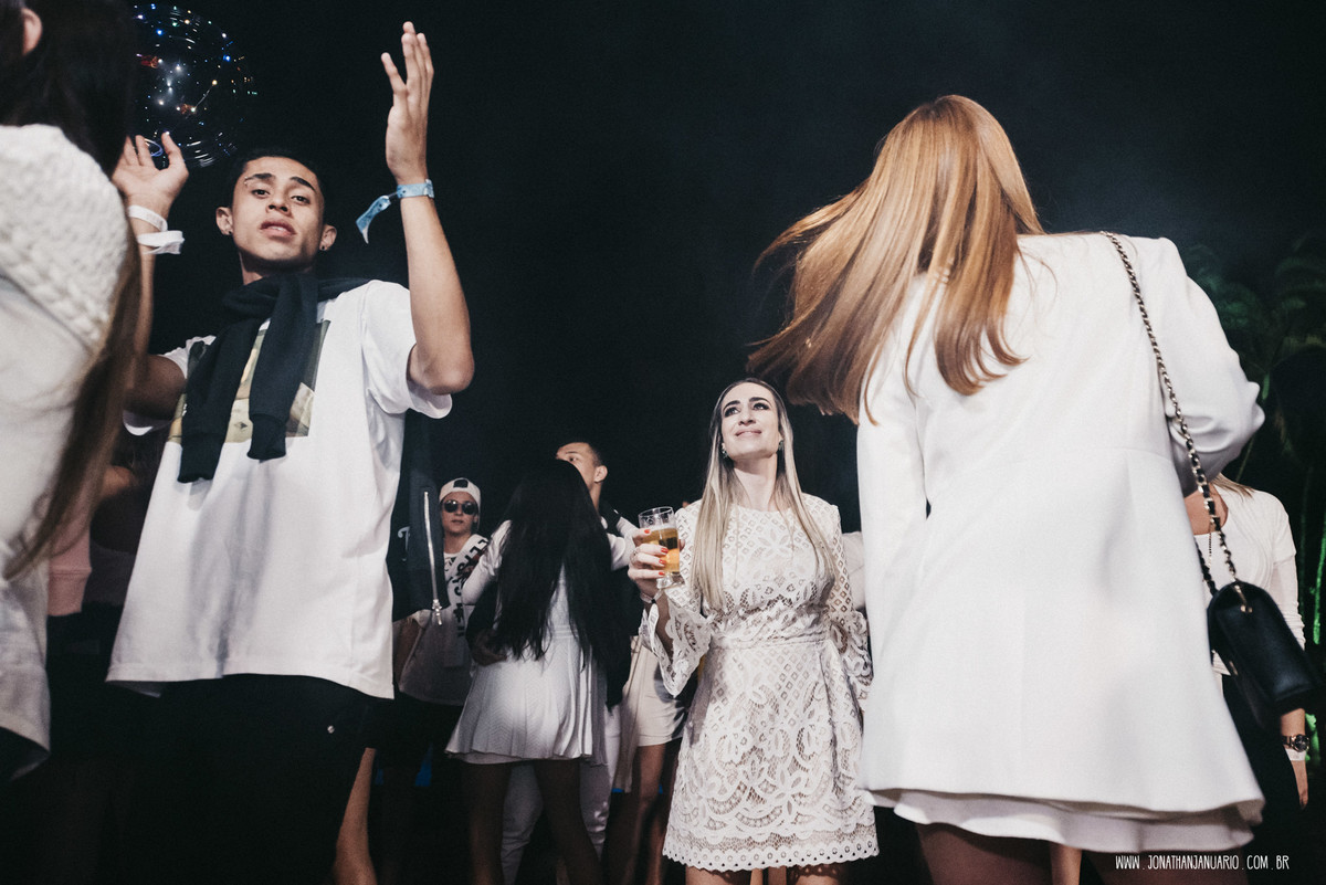 love, amor, Jonathan Januario, foto, fotografia, Araras, leme, limeira,campinas, São Paulo, 15 anos, funk, noivinha, novinha dançando, funk pesado, aniversario 15 anos, Fritz araras, debutante, festa chique, bebida