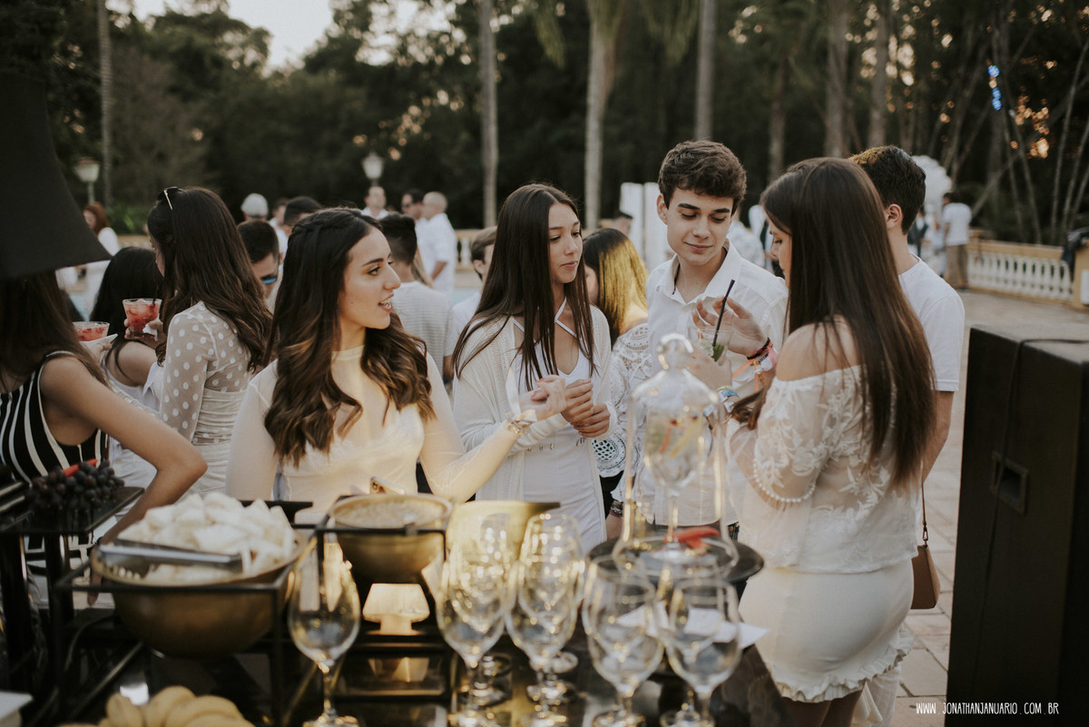 love, amor, Jonathan Januario, foto, fotografia, Araras, leme, limeira,campinas, São Paulo, 15 anos, funk, noivinha, novinha dançando, funk pesado, aniversario 15 anos, Fritz araras, debutante, festa chique, bebida