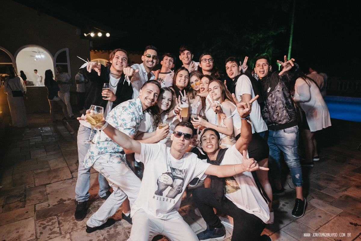 love, amor, Jonathan Januario, foto, fotografia, Araras, leme, limeira,campinas, São Paulo, 15 anos, funk, noivinha, novinha dançando, funk pesado, aniversario 15 anos, Fritz araras, debutante, festa chique, bebida