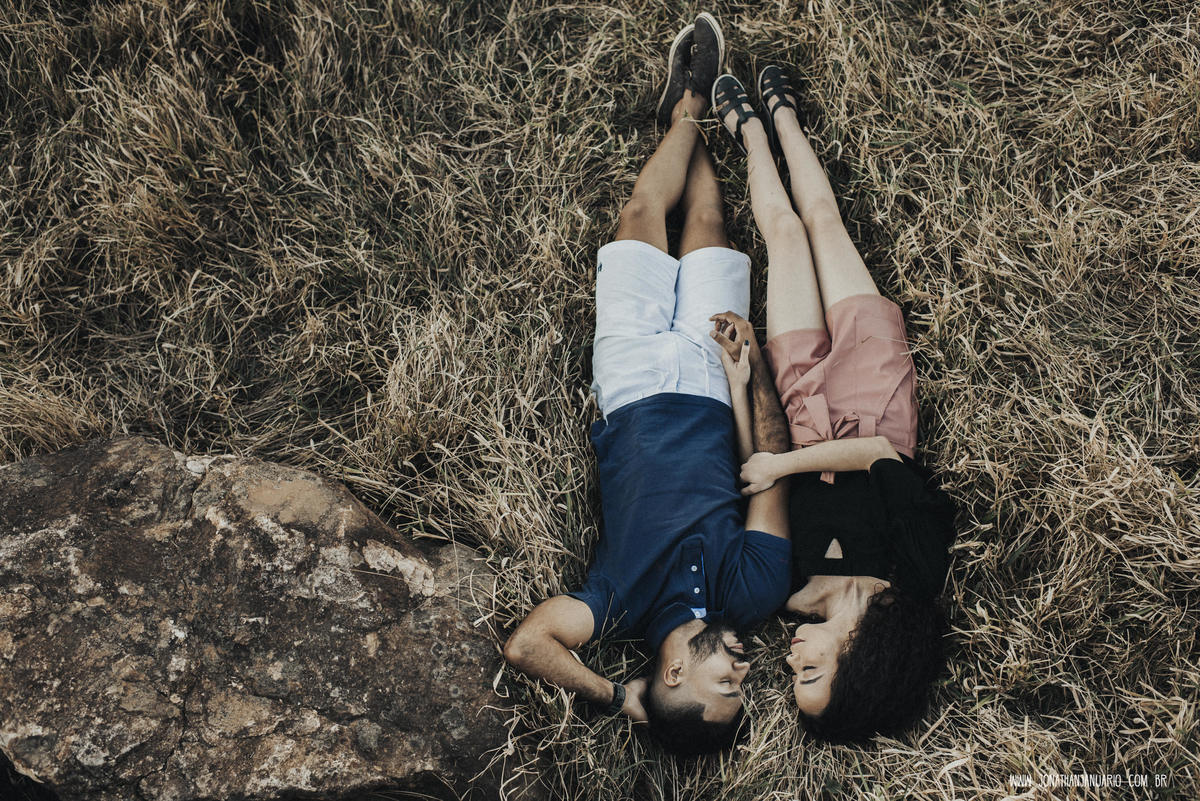 Ensaio em Rio Claro-SP, casal apaixonado, natureza - love, amor, casal, Jonathan Januario, foto, fotografia, Araras, itirapina, limeira,campinas, São Paulo, folk, lifeStyle, morro do facao , montanha, foto na fazenda,  Mariporã, foto em montanha, saltao