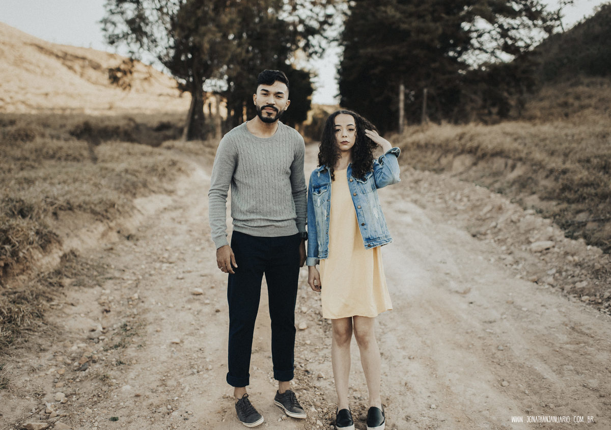 Ensaio em Rio Claro-SP, casal apaixonado, natureza - love, amor, casal, Jonathan Januario, foto, fotografia, Araras, itirapina, limeira,campinas, São Paulo, folk, lifeStyle, morro do facao , montanha, foto na fazenda,  Mariporã, foto em montanha, saltao
