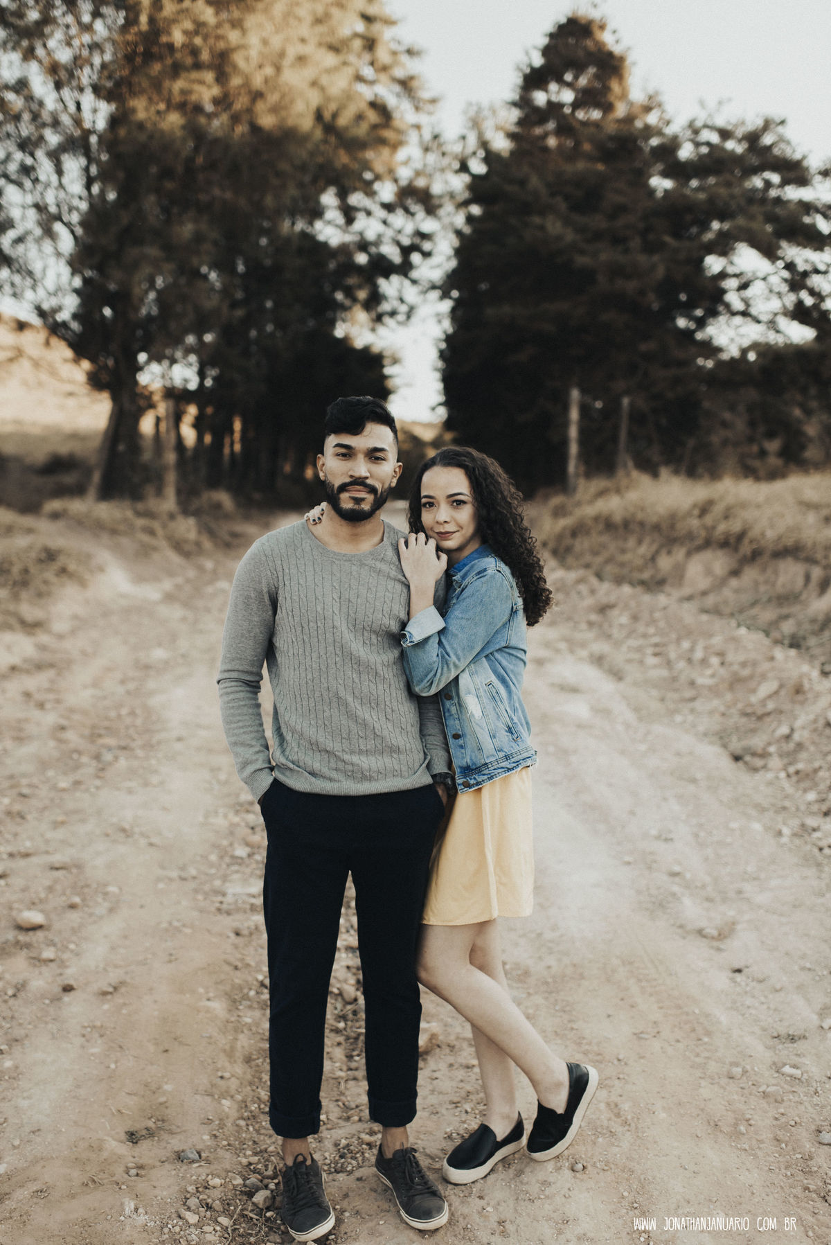 Ensaio em Rio Claro-SP, casal apaixonado, natureza - love, amor, casal, Jonathan Januario, foto, fotografia, Araras, itirapina, limeira,campinas, São Paulo, folk, lifeStyle, morro do facao , montanha, foto na fazenda,  Mariporã, foto em montanha, saltao