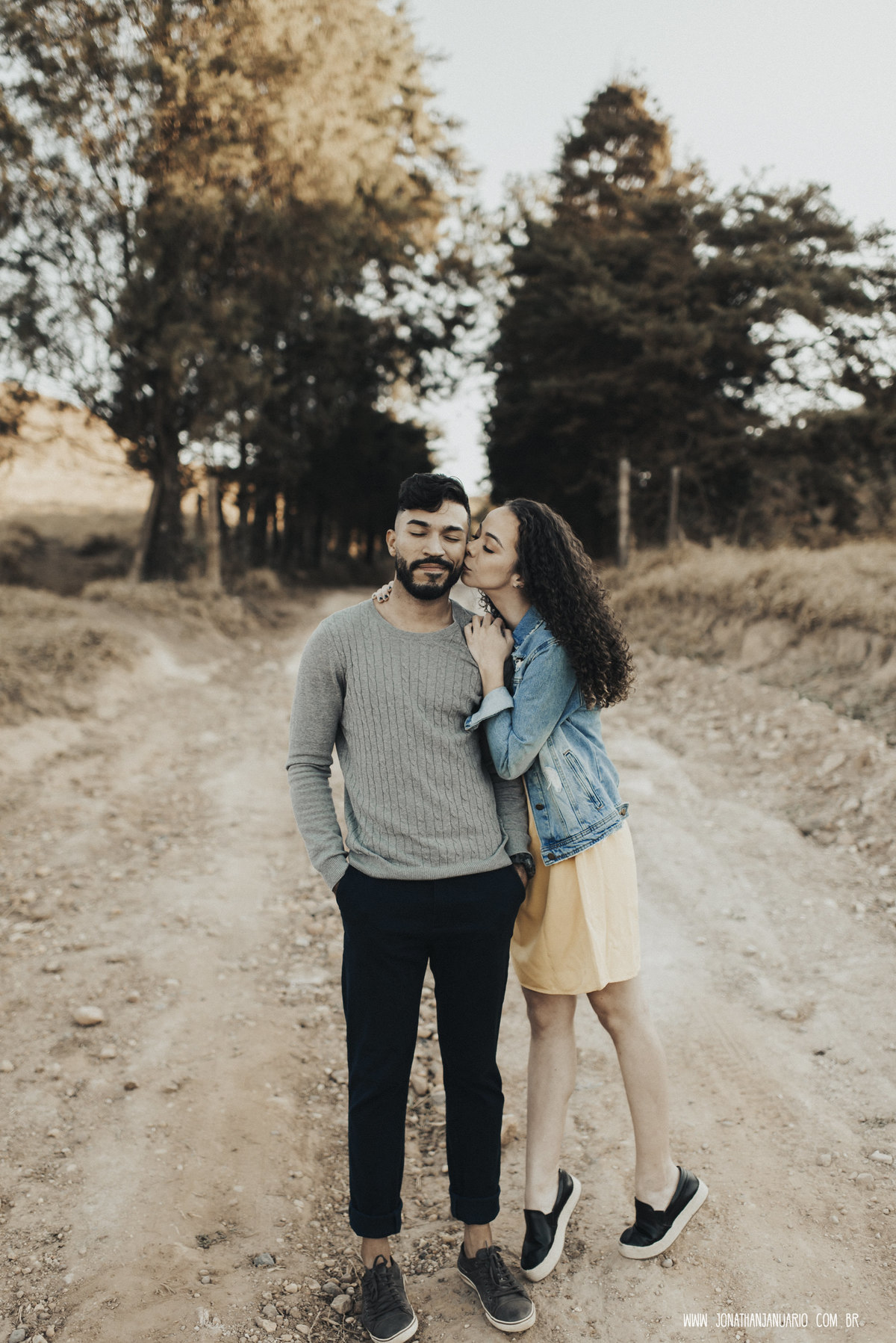 Ensaio em Rio Claro-SP, casal apaixonado, natureza - love, amor, casal, Jonathan Januario, foto, fotografia, Araras, itirapina, limeira,campinas, São Paulo, folk, lifeStyle, morro do facao , montanha, foto na fazenda,  Mariporã, foto em montanha, saltao