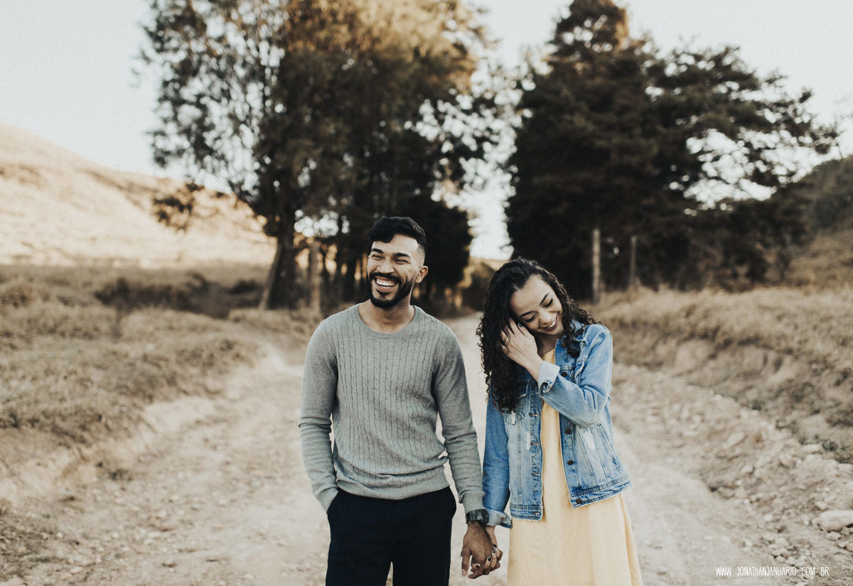 Ensaio em Rio Claro-SP, casal apaixonado, natureza - love, amor, casal, Jonathan Januario, foto, fotografia, Araras, itirapina, limeira,campinas, São Paulo, folk, lifeStyle, morro do facao , montanha, foto na fazenda,  Mariporã, foto em montanha, saltao