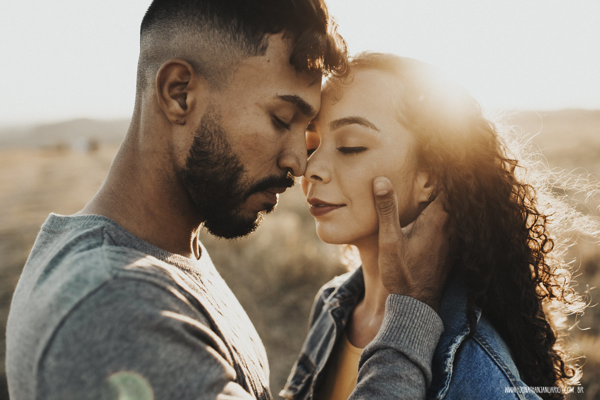 Ensaio em Rio Claro-SP, casal apaixonado, natureza - love, amor, casal, Jonathan Januario, foto, fotografia, Araras, itirapina, limeira,campinas, São Paulo, folk, lifeStyle, morro do facao , montanha, foto na fazenda,  Mariporã, foto em montanha, saltao