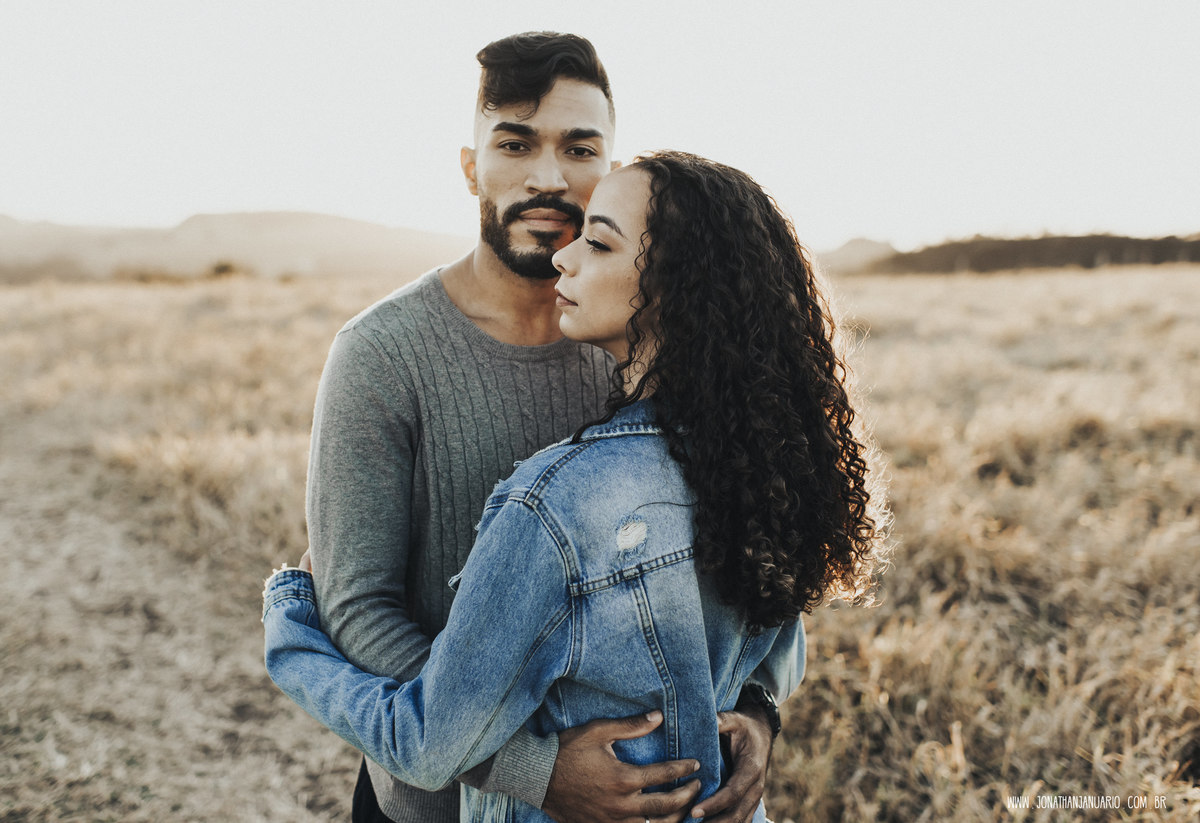 Ensaio em Rio Claro-SP, casal apaixonado, natureza - love, amor, casal, Jonathan Januario, foto, fotografia, Araras, itirapina, limeira,campinas, São Paulo, folk, lifeStyle, morro do facao , montanha, foto na fazenda,  Mariporã, foto em montanha, saltao
